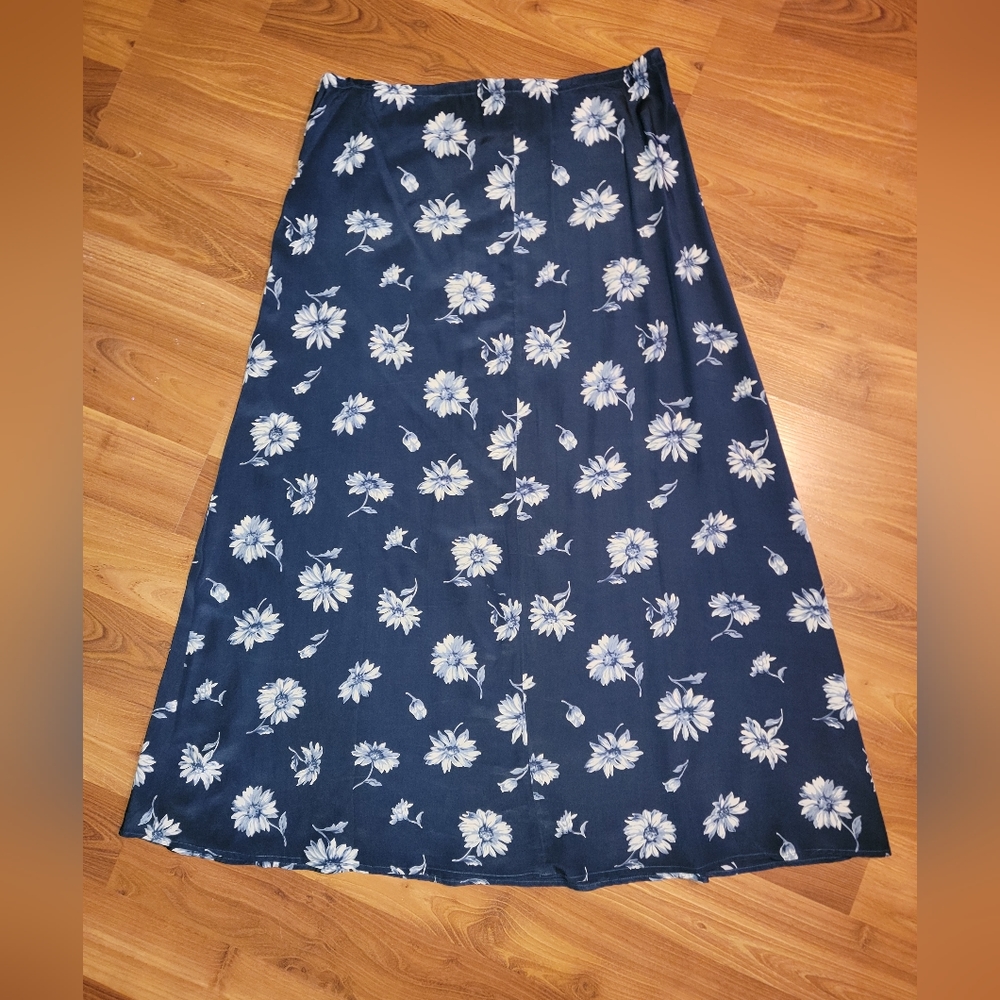 Resource vintage 100% silk Navy floral skirt